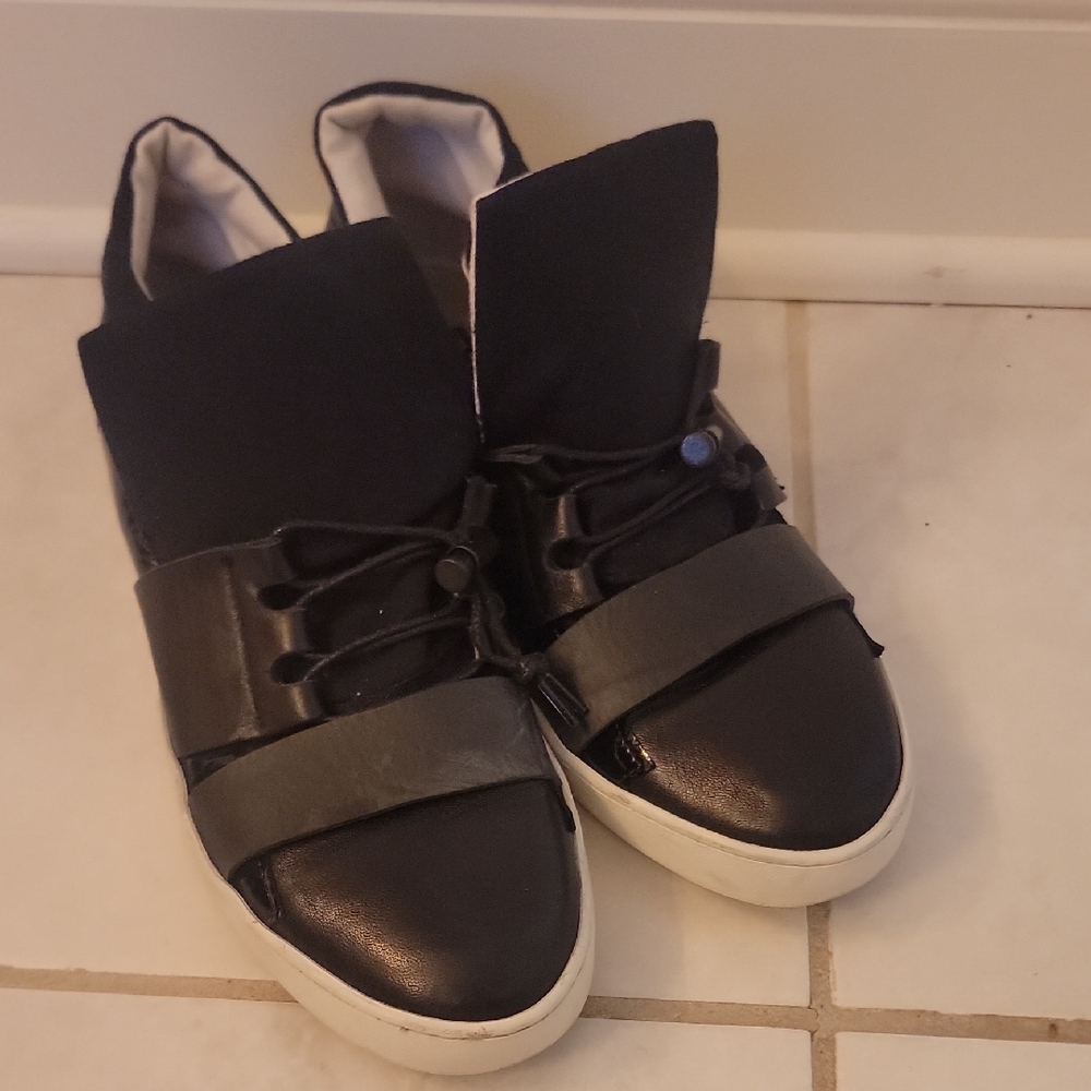 Ixos Black and White High-Top Sneakers